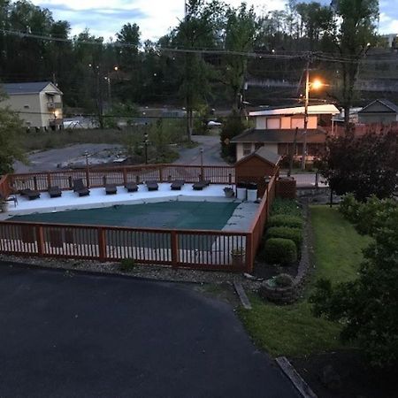 Spacious Downtown Condo Walking Distance To Downtown Gatlinburg Sleeps 6 Guests エクステリア 写真