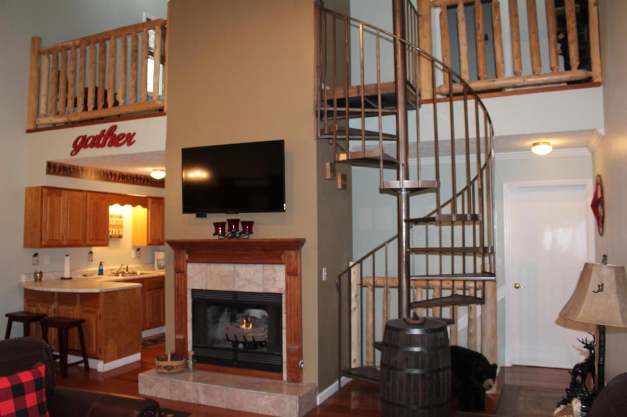 Spacious Downtown Condo Walking Distance To Downtown Gatlinburg Sleeps 6 Guests エクステリア 写真