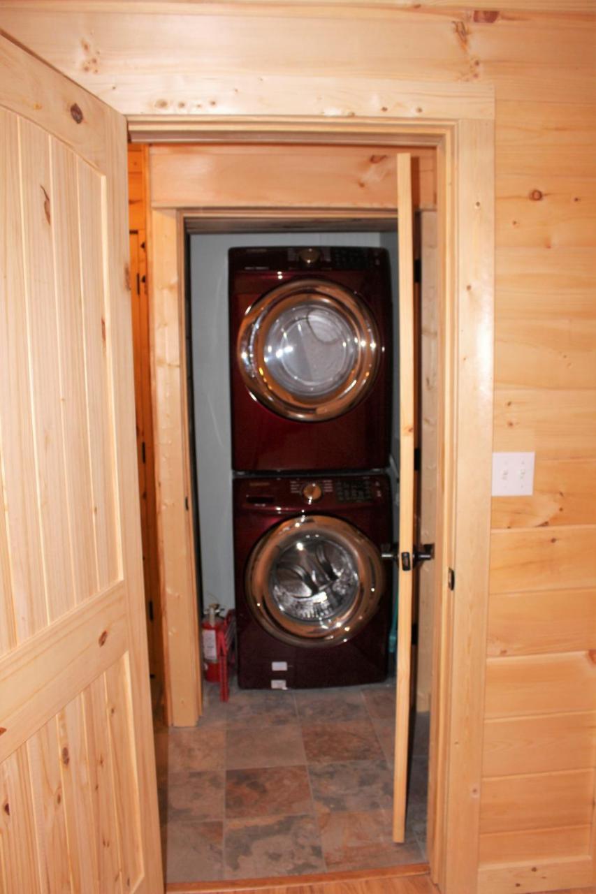 Spacious Downtown Condo Walking Distance To Downtown Gatlinburg Sleeps 6 Guests エクステリア 写真