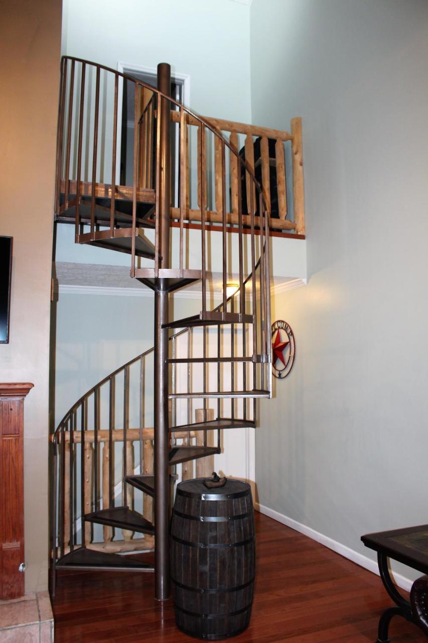 Spacious Downtown Condo Walking Distance To Downtown Gatlinburg Sleeps 6 Guests エクステリア 写真