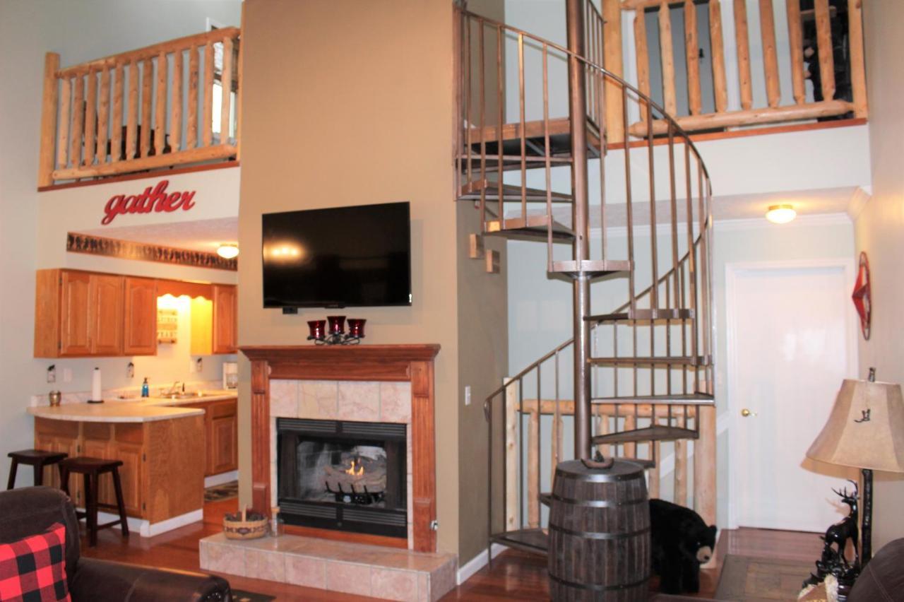 Spacious Downtown Condo Walking Distance To Downtown Gatlinburg Sleeps 6 Guests エクステリア 写真