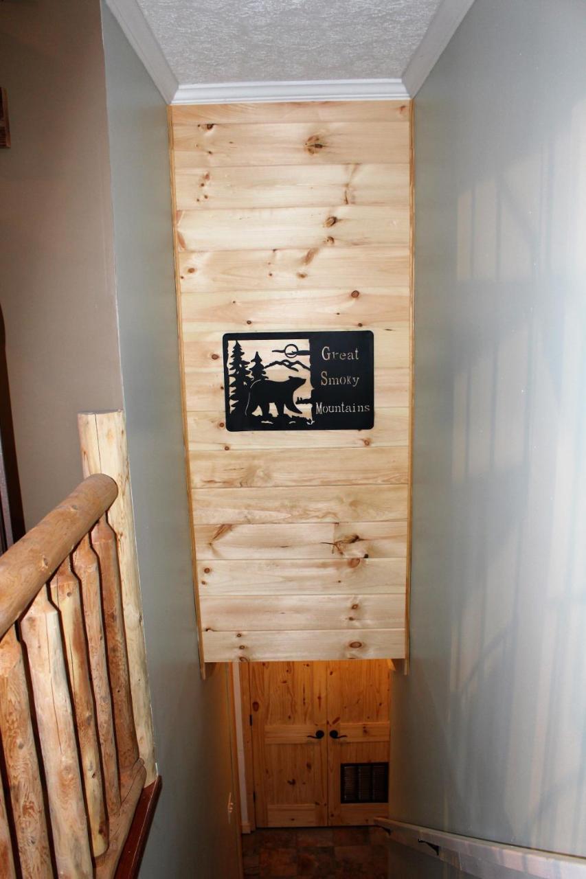 Spacious Downtown Condo Walking Distance To Downtown Gatlinburg Sleeps 6 Guests エクステリア 写真
