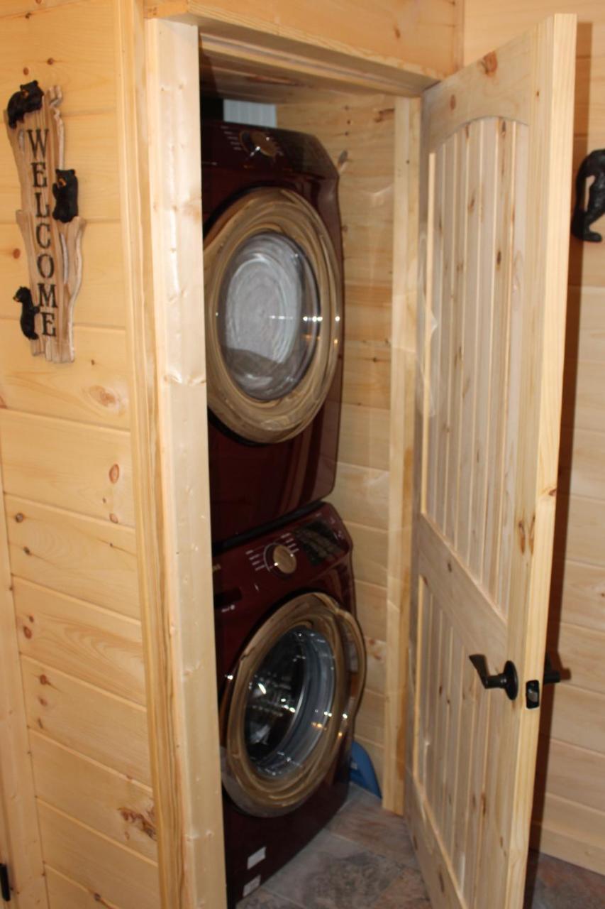 Spacious Downtown Condo Walking Distance To Downtown Gatlinburg Sleeps 6 Guests エクステリア 写真
