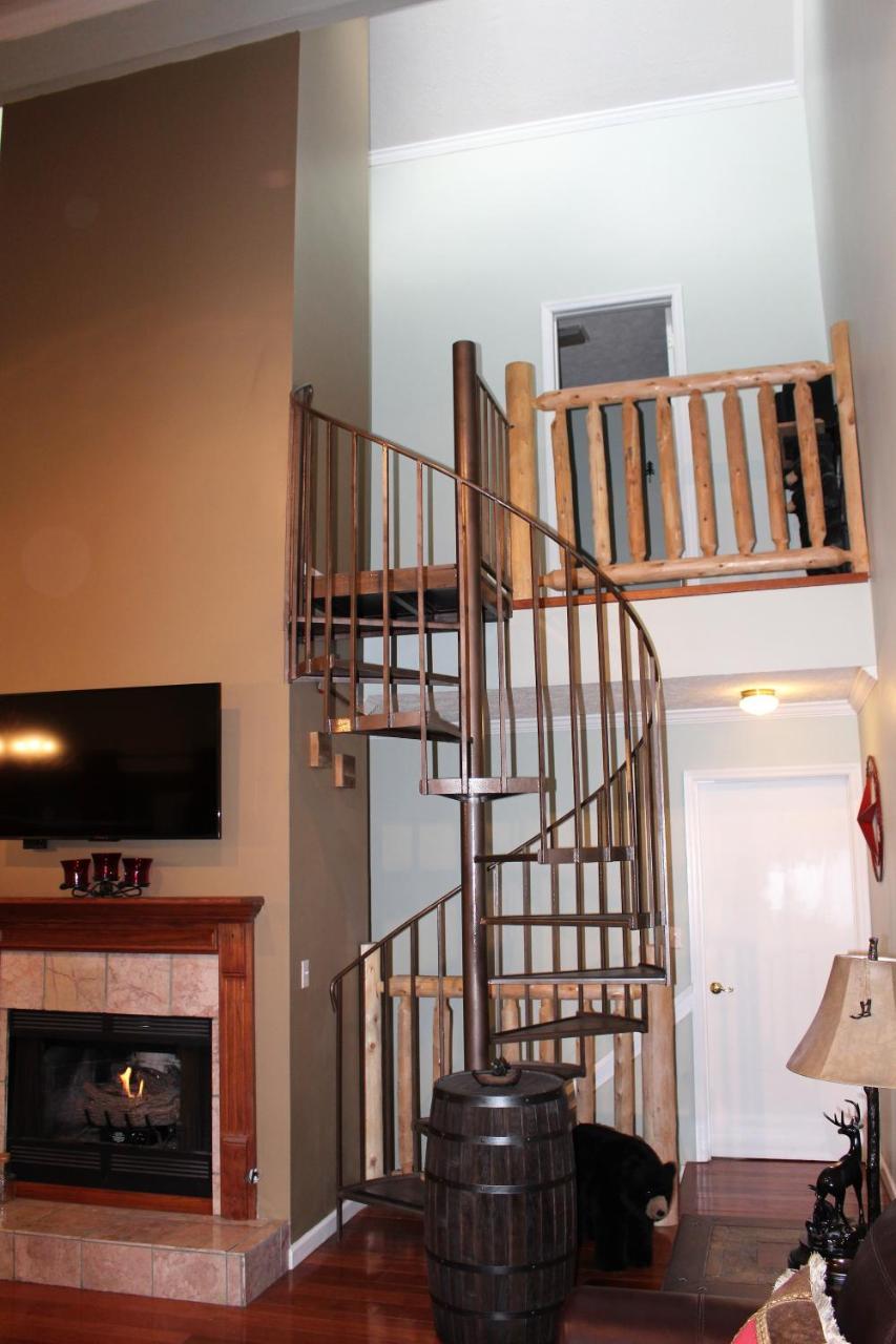 Spacious Downtown Condo Walking Distance To Downtown Gatlinburg Sleeps 6 Guests エクステリア 写真