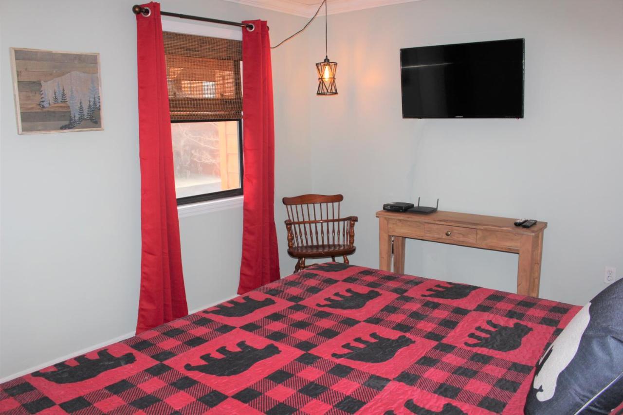 Spacious Downtown Condo Walking Distance To Downtown Gatlinburg Sleeps 6 Guests エクステリア 写真