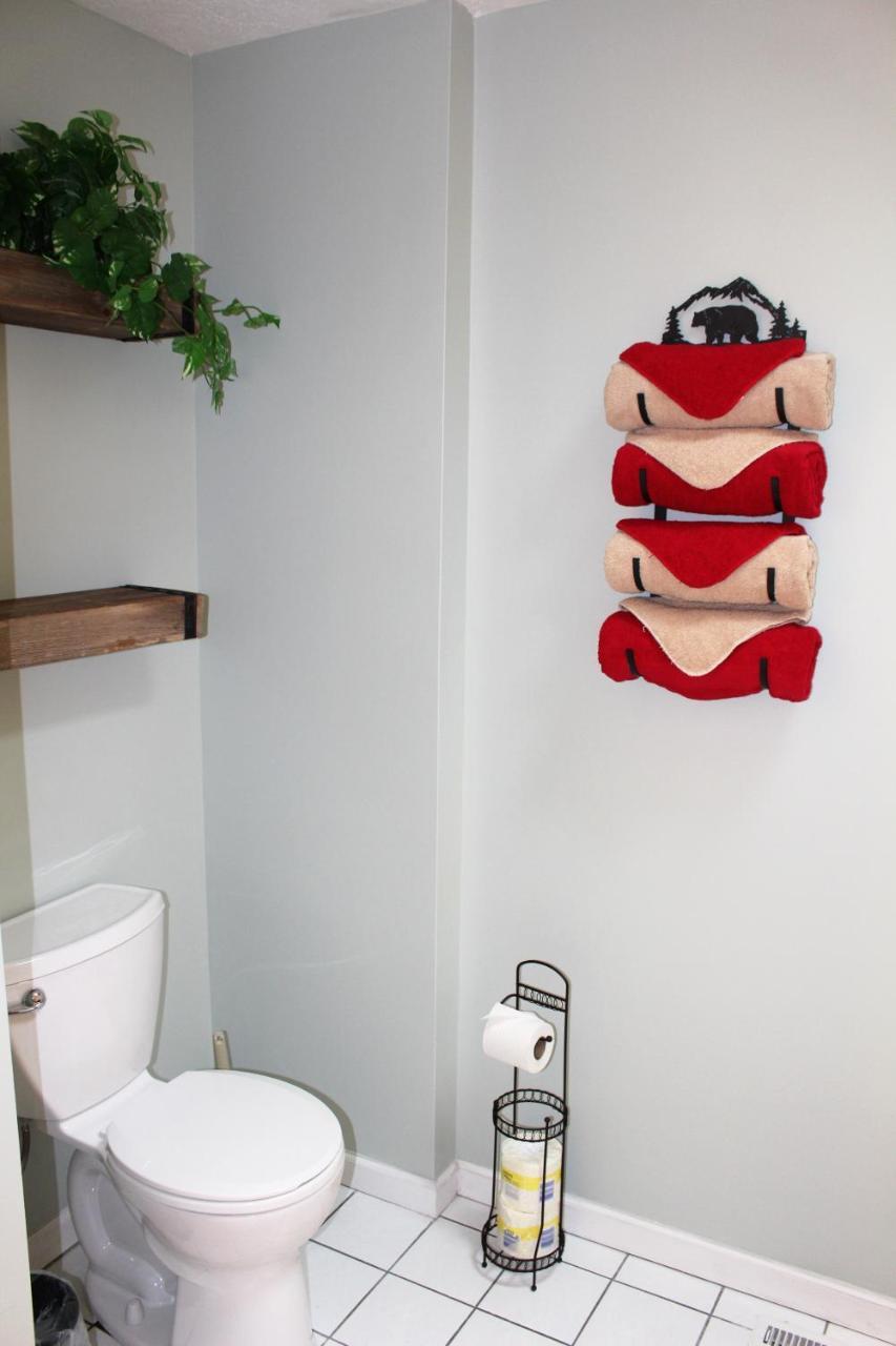 Spacious Downtown Condo Walking Distance To Downtown Gatlinburg Sleeps 6 Guests エクステリア 写真