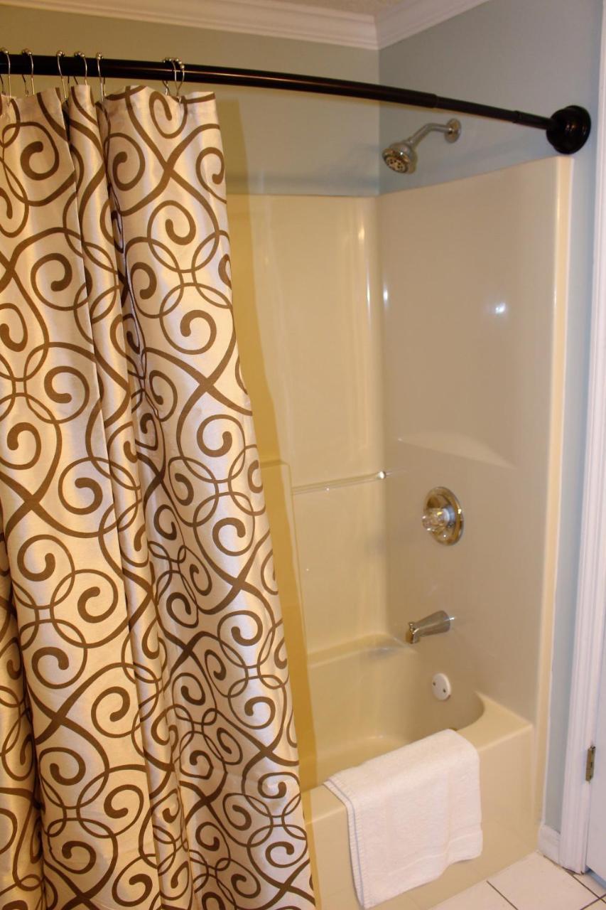 Spacious Downtown Condo Walking Distance To Downtown Gatlinburg Sleeps 6 Guests エクステリア 写真