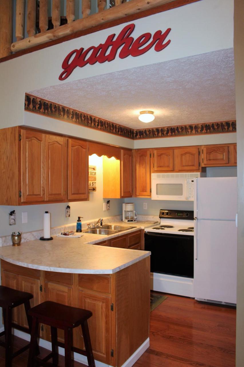 Spacious Downtown Condo Walking Distance To Downtown Gatlinburg Sleeps 6 Guests エクステリア 写真