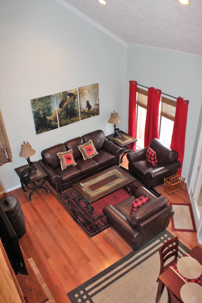 Spacious Downtown Condo Walking Distance To Downtown Gatlinburg Sleeps 6 Guests エクステリア 写真