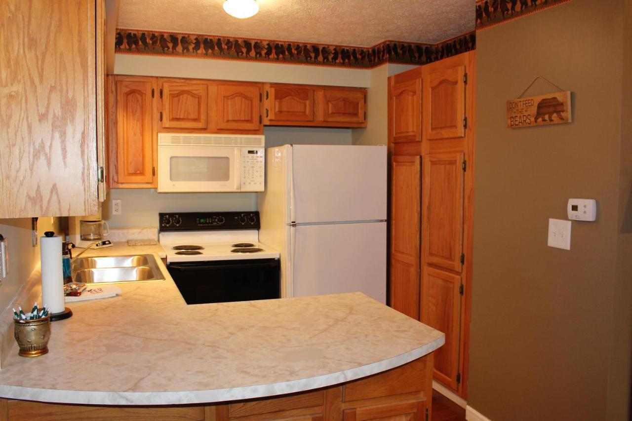 Spacious Downtown Condo Walking Distance To Downtown Gatlinburg Sleeps 6 Guests エクステリア 写真