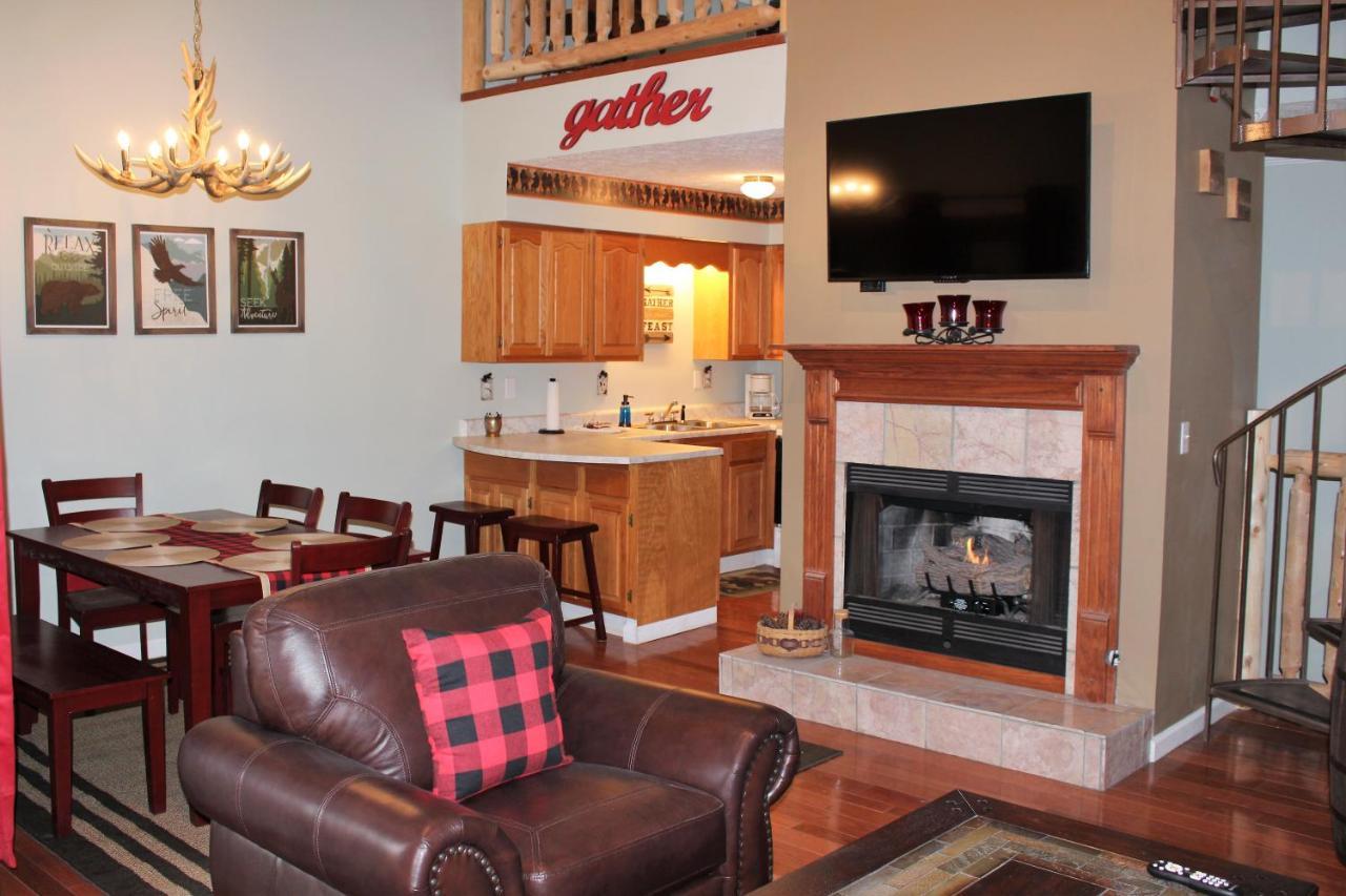 Spacious Downtown Condo Walking Distance To Downtown Gatlinburg Sleeps 6 Guests エクステリア 写真