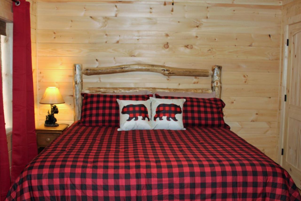 Spacious Downtown Condo Walking Distance To Downtown Gatlinburg Sleeps 6 Guests エクステリア 写真
